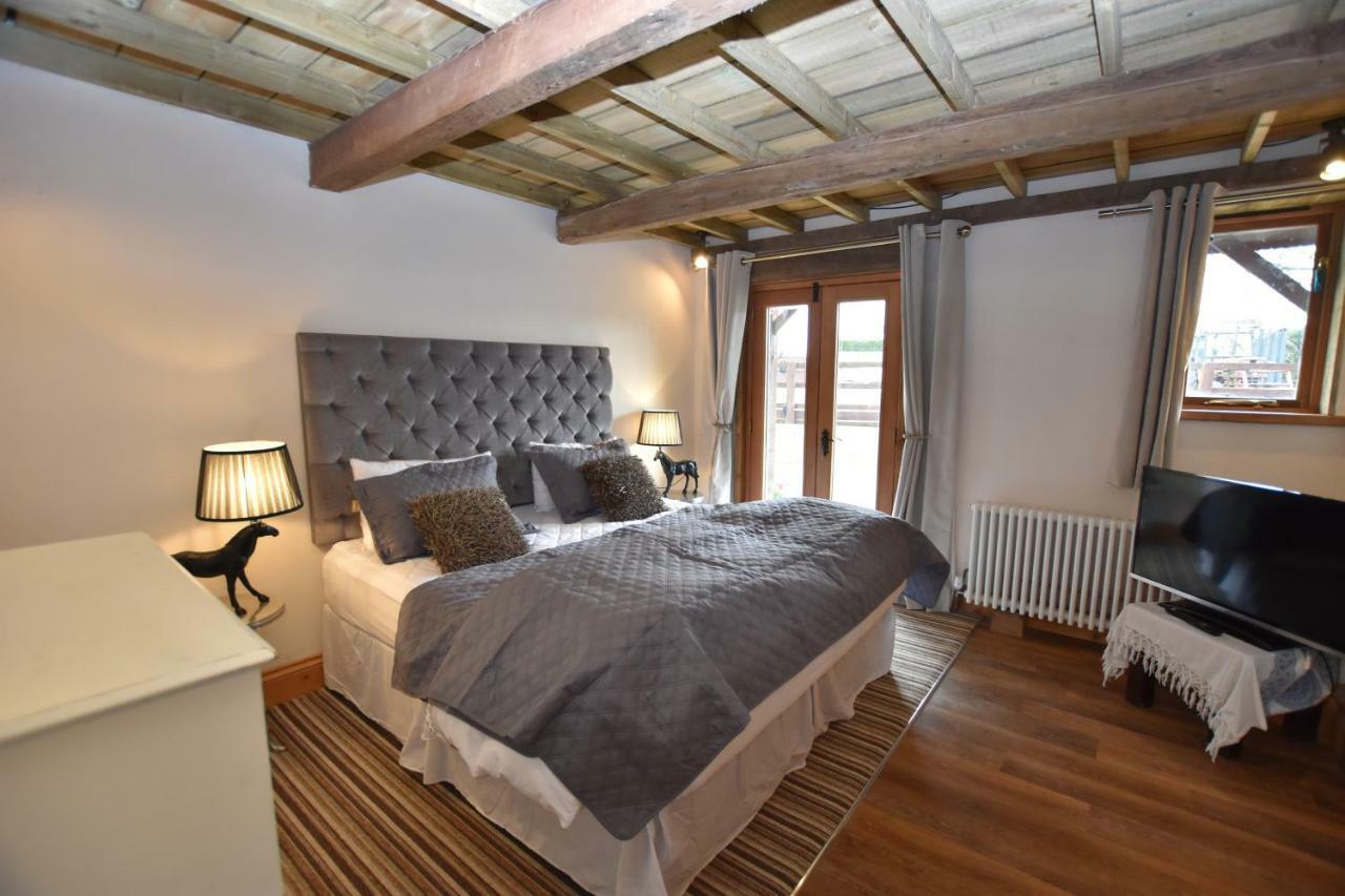 Oak Tree Stables Cottage เบอร์มิงแฮม ภายนอก รูปภาพ
