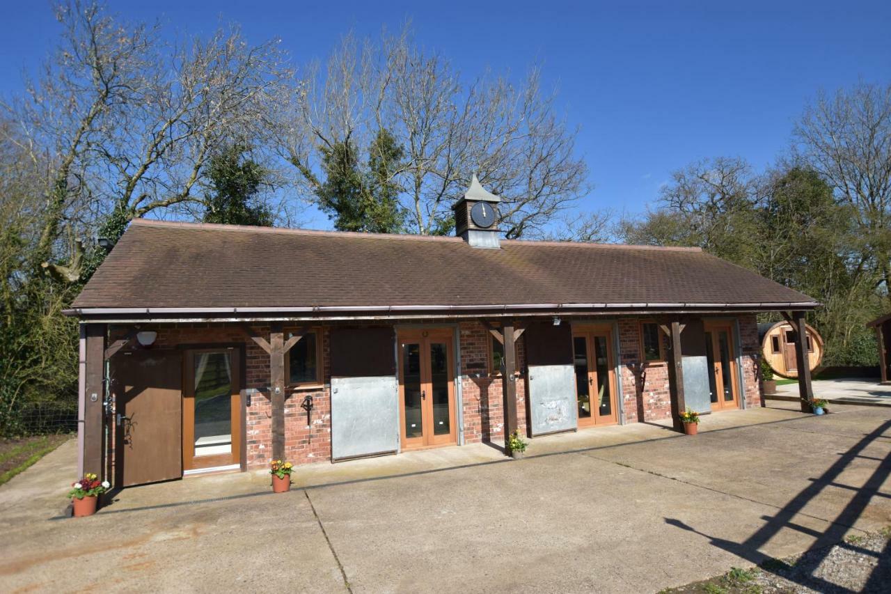 Oak Tree Stables Cottage เบอร์มิงแฮม ภายนอก รูปภาพ