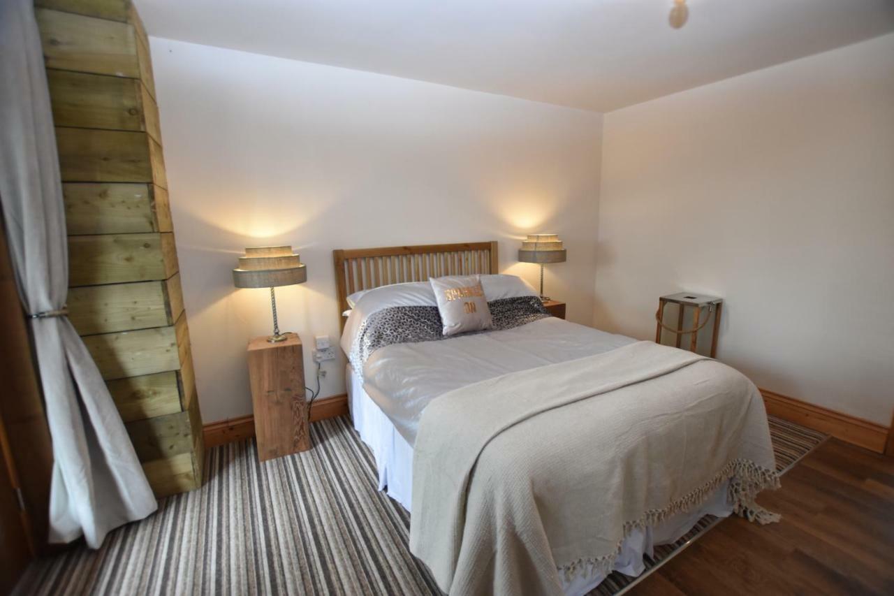 Oak Tree Stables Cottage เบอร์มิงแฮม ภายนอก รูปภาพ