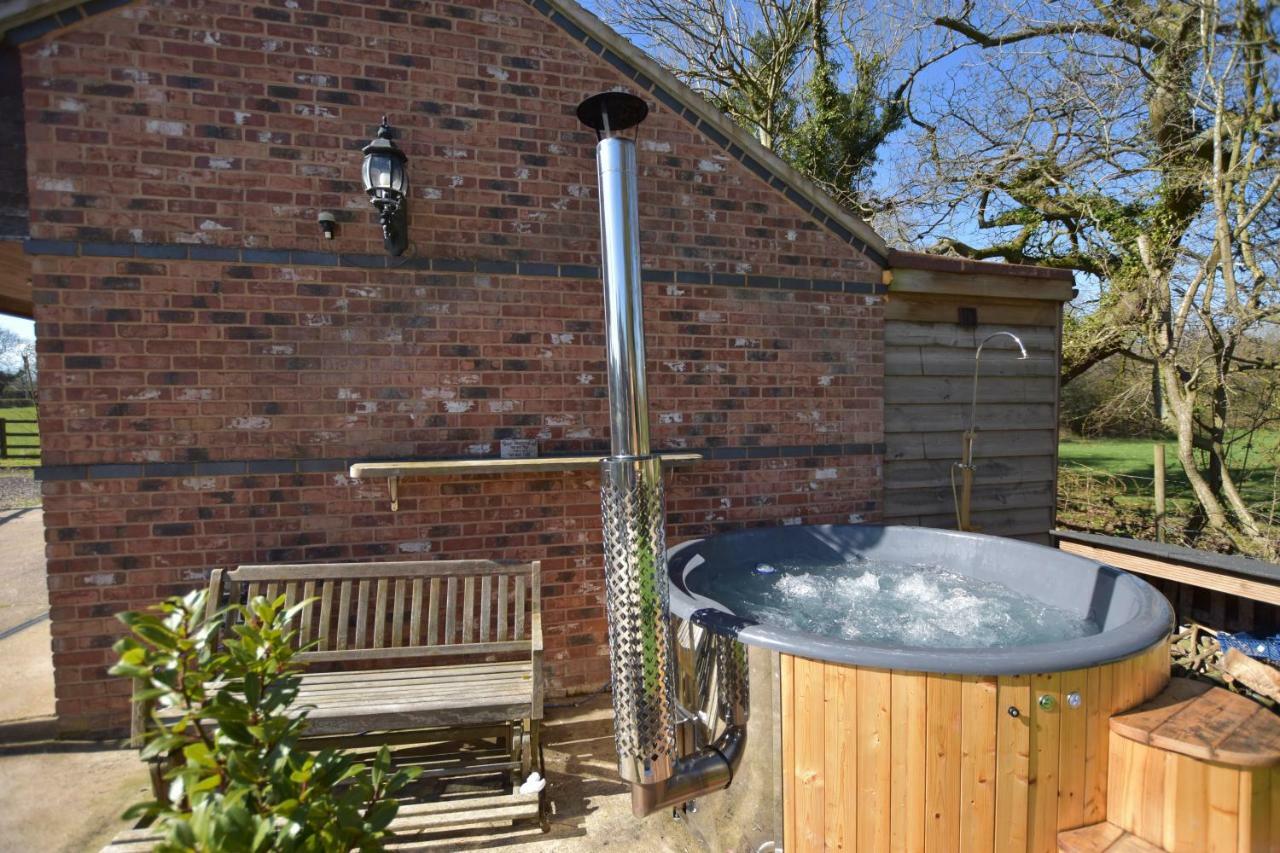 Oak Tree Stables Cottage เบอร์มิงแฮม ภายนอก รูปภาพ