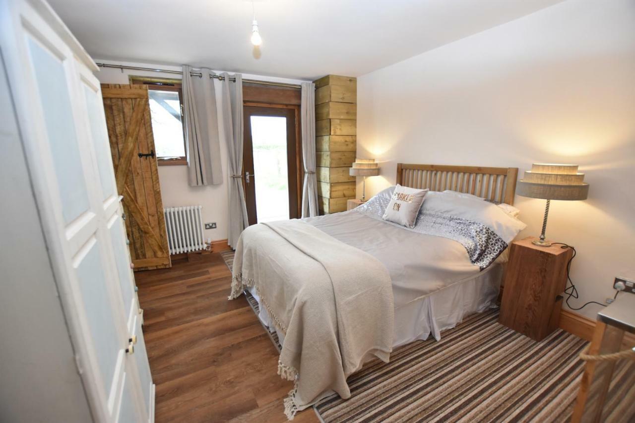 Oak Tree Stables Cottage เบอร์มิงแฮม ภายนอก รูปภาพ